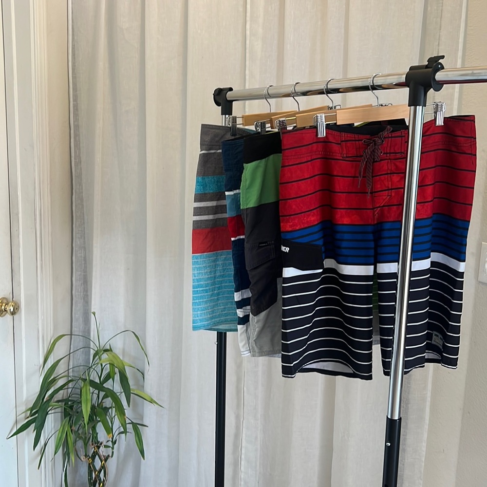 4 items: Quicksilver/0’Neil swimming shorts